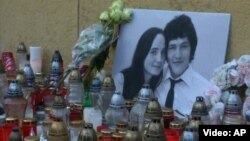 Ян Куциак менен анын сүйлөшкөн кызы Мартина Кушированын сүрөттөрү.