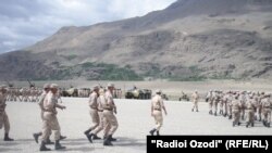 Учения таджикской армии в г. Хороге Бадахшанской области, 3 мая 2013 года.