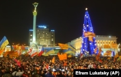 Прихильники Віктора Ющенка збираються на майдані Незалежності. Київ, 26 грудня 2004 року