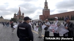 Крым татарларынын Кызыл Аянттагы акциясы. Москва, 10-июль 2019