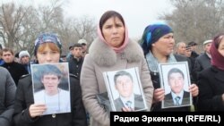 Нугъай мухъалъул полициялъул бутIаялда Эрадил Асановасул чIваялъул гIайиб бугев полициялъулав тамихIалде гъоркье вачин тIалаб гьабун чанго митинг тIобитIана Терекли-Метебалда. 