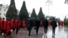 Mekdep okuwçylary adatdakysyndan has köp dynç alarlar, studentler dynç alyşda öýlerine gitmezler