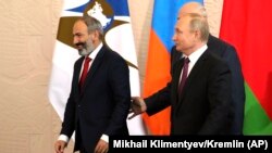 Премьер-министр Армении Никол Пашинян и президент России Владимир Путин в Сочи, 14 мая 2018 г.