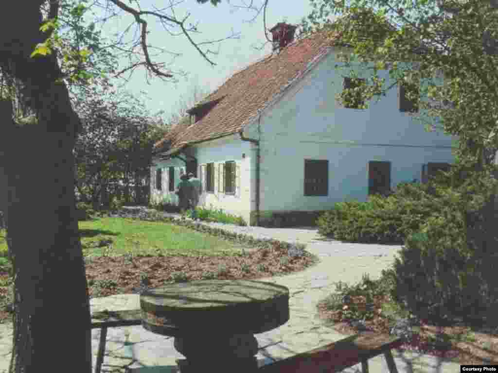 Тито родился в мае 1892 в этом доме в деревне Кумровец, северная Хорватия