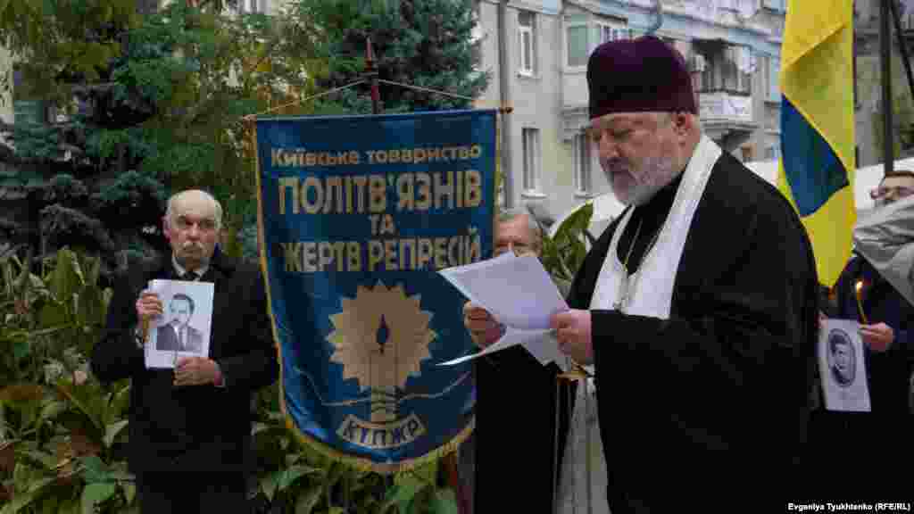 Єпископ Вишгородський і подільський Володимир на акції вшанування пам'яті жертв урочища Сандармох