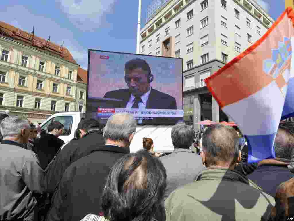 Hrvatska - Prenos iznošenja presude za generala Gotovinu praćeno je ¨živo¨u Zagrebu, 15.04.2011. Foto: AFP / Hrvoje Polan