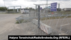 Пункт пропуску «Краковець», обгороджений колючим дротом