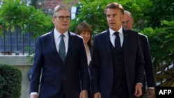 Prim-ministrul britanic Keir Starmer, și președintele Franței Emmanuel Macron participă la summitul Regatul Unit-Franța - 10 iulie 2025, ultima zi a vizitei de stat de trei zile a lui Macron în Marea Britanie.