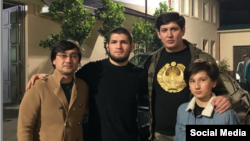 Хабиб Нурмагомедов с зятьями и внуком президента Узбекистана Шавката Мирзияева.