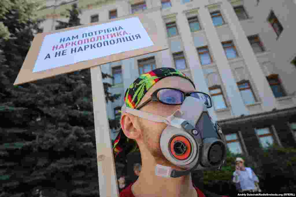 У травні 2019 року за результатами розгляду електронної петиції, яка набрала понад 25 тисяч підписів, проєкт Закону України «Про фундаментальне право людини на життя» був внесений до Верховної Ради України. Однак законопроєкт 10313 так і не був розглянутий