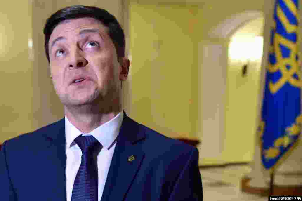 Комік і актор Володимир Зеленський під час інтерв’ю агентству AFP відразу після зйомки для серіалу «Слуга народу», де він грає роль президента України Василя Голобородька. Київ, 6 березня 2019 року
