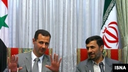محمود احمدی نژاد در جریان یک نشست خبری مشترک با بشار اسد، رییس جمهوری سوریه از ادامه گفت وگو با غرب استقبال کرد.(عکس از ایسنا)