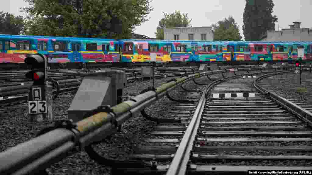 До кінця року у Київському метро можуть з’явитися ще декілька поїздів, перетворених на арт-об’єкти митцями зі світовим ім’ям