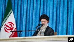 Верховный лидер Ирана аятолла Али Хаменеи 