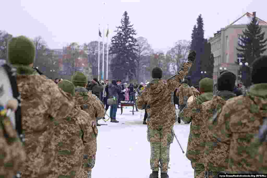 Основні урочистості відбувалися на площі Народній біля пам’ятника Т.Г.Шевченку