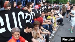 «Ո՛չ թալանին» նախաձեռնությունը նստացույց սկսեց Ազատության հրապարակում, 19-ը հունիսի, 2015թ.