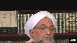 ایمن الظواهری، مرد شماره دو القاعده، مردم مصر را به ایستادگی در برابر رئیس جمهور آمریکا فراخوانده است.