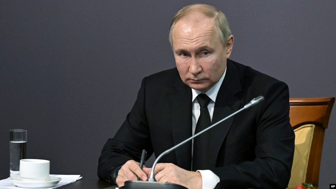 Putin a încercat să deghizeze invazia Ucrainei drept o „operațiune militară specială”, care ar fi avut ca scop protejarea minorității ruse.