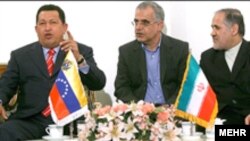 هوگوچاوز برای یک دیدار دو روزه وارد تهران شد.