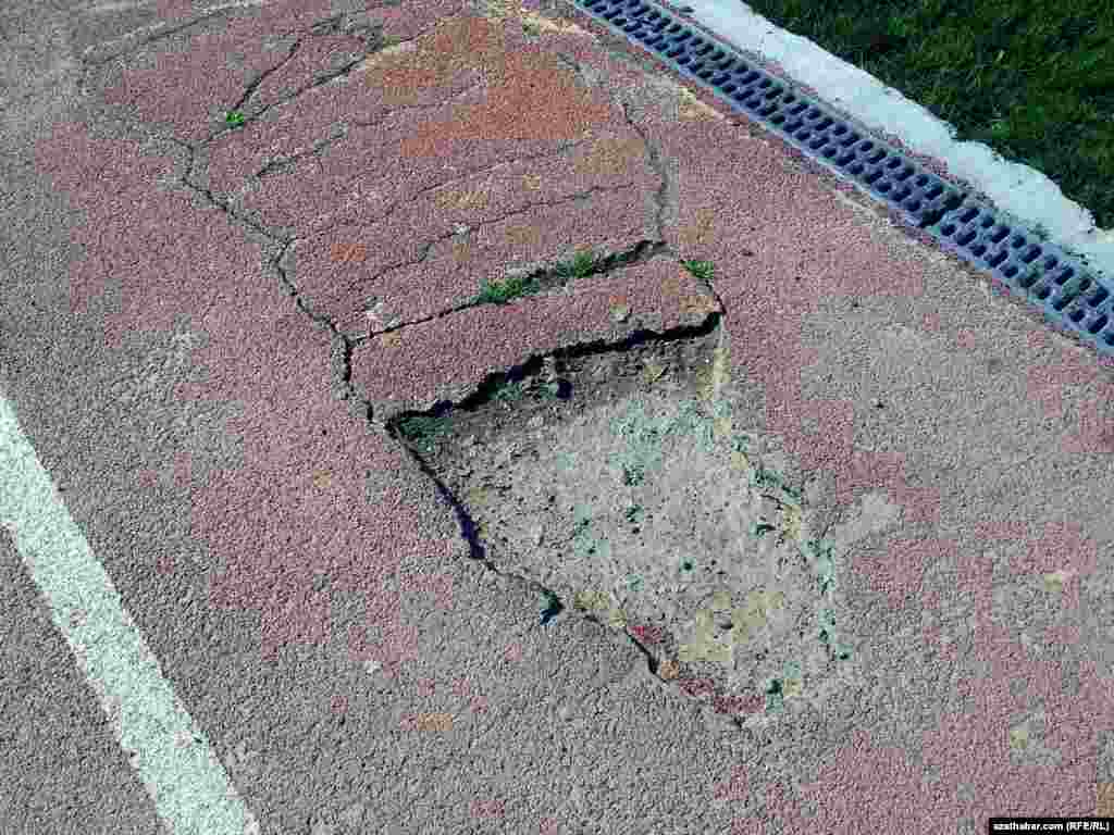 Täze gurlan stadion eýýäm bejerişe mätäç.&nbsp;