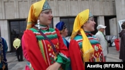 Удмурт милли киемендәге артистлар