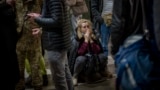 Жители Киева пытаются уехать от обстрелов. Иллюстративное фото.