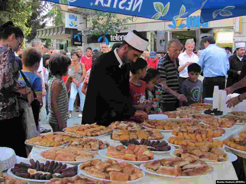 Srbija - Bajramska sofra u Kragujevcu, 01.09.2011.