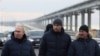 «По вагону не ходити». Як Керченський міст із «шляху туризму» став режимним об'єктом Росії