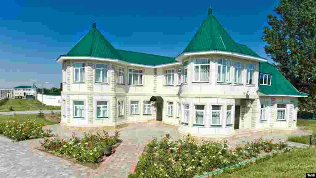 A guesthouse at Kadyrov's residence in Tsentoroi