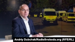 Національний план вакцинації від COVID-19 складається з п’яти етапів. У першу чергу вакцинуватимуть людей із критичним і високим ризиком інфікування, зокрема, медиків, та військових