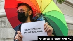Protestul asociației ACCEPT față de decizia Primăriei Capitalei de respingere a cererei de organizare a Bucharest Pride 2021 pe 14 august, pe Calea Victoriei.