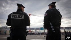 Poliția franceză a împânzit Parisul înainte de meciul Franța-Israel de joi seară după violențele antisemite de la Amsterdam de săptămâna trecută. 