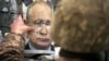 Простріляне опудало у вигляді президента Росії Володимира Путіна на передовій у Луганській області, 1 лютого 2022 року.