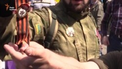 На Алеї слави у Києві – гори квітів та окремі сутички (відео)