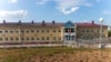 Олыяз авылында урта мәктәп бинасы. Олыяз авылында балалар бакчасы мәктәп белән бер мәгариф оешмасы итеп теркәлгән. 