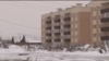 Төзелеш чокырында туңып үлгән егет телефон аша ярдәм сорап өзгәләнгән