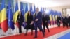 Marcel Ciolacu (în prim-plan), alături de câțiva dintre miniștrii din cabinetul reînvestit în funcție în decembrie 2024.