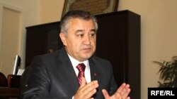 Өмүрбек Текебаев "Азаттыктын" суроолоруна жооп берүүдө. Бишкек, 7-июнь. 
