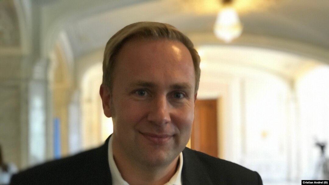 Ludovic Orban le-a transmis miniștrilor că nu trebuie să se teamă de parlamentarii apăruți din pixul lui Dragnea și trebuie să își prezinte realizările de la minister. 