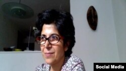 فریبا عادل‌خواه از سال ۱۹۷۷ برای تحصیل به فرانسه رفت