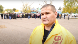 Айнур Хусаинов на митинге в 2016 году. Скриншот из видео