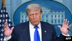 Доналд Трамп гуфт, дар андешаи эъмоли таҳримҳои нав ба зидди Русия аст.