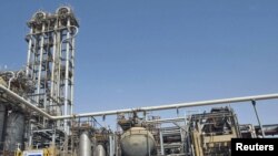 نمایی از تاسیسات پتروشیمی ماهشهر