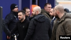 Ukrainanyň prezidenti Wolodymyr Zelenskiý 22-nji ýanwarda Dawosdaky Ukrain öýüne gelýär.