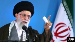 رهبر جمهوری اسلامی، طی یک سخنرانی در روز شنبه، مردم کشورهای یمن و بحرین و فلسطینی‌ها را «از جمله ملت‌های مظلوم» توصیف کرد و افزود «ما هر اندازه که بتوانیم از مظلوم دفاع و با ظالم مقابله خواهیم کرد».