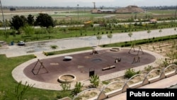 پادگان قلعه مرغی، مشهورترین پادگانی است که در سالهای اخبر منتقل شده و مکان سابق به یک بوستان شهری تبدیل شده است.