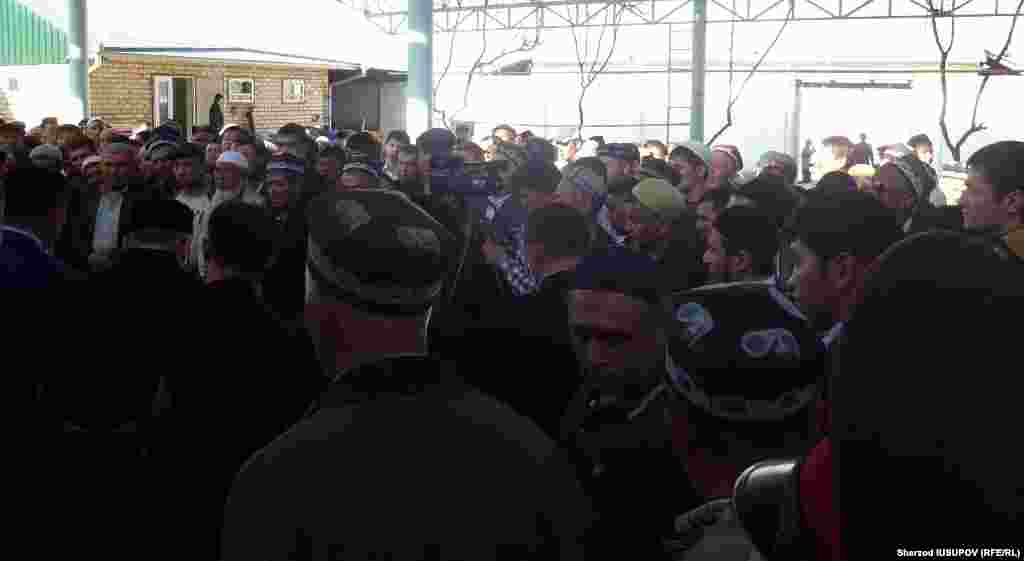 Kyrgyzstan - Osh funeral of victims of a car accident
