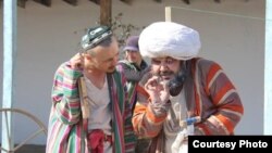 Хушнуди Дадо в роли Кори Ишкамбы в спектакле "Смерть ростовщика"
