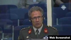Ron Ruten na suđenju Zdravku Tolimiru u Hagu, 12. rujan 2011.