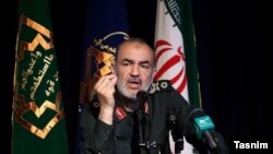 حسین سلامی جانشین فرمانده سپاه پاسداران پیش‌بینی کرده که آمریکا از برجام خارج نمی‌شود ولی تحریم‌ها را حفظ می‌کند